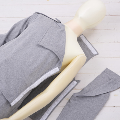 介護服の着脱（上着）