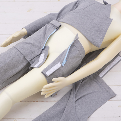 介護服の着脱（ズボン）