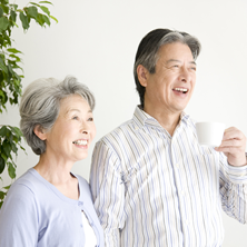 笑顔の老夫婦