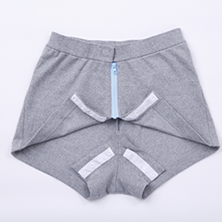 足を取り外した介護服ズボン
